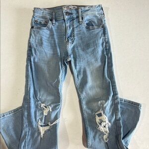 9/10 Slim Straight Leg Distressed Light Blue Jeans Abercrombie Kids